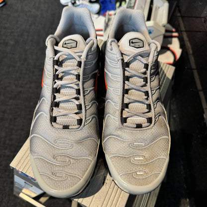 Nike Air Max Plus TN 'Wolf Grey Picante Red' (Second hand)