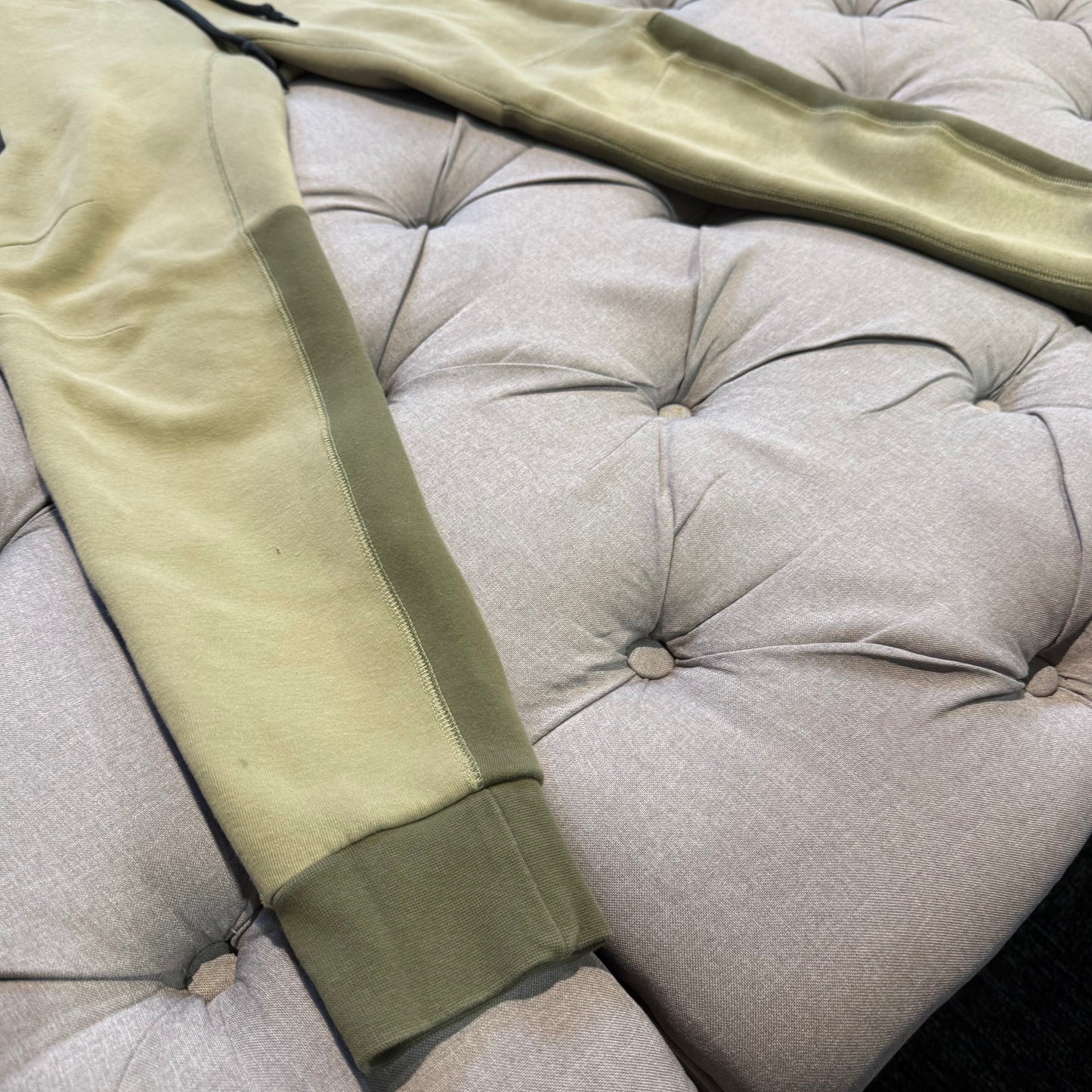 Nike Tech Fleece Pants 'Green Dark Green' (Second hand)