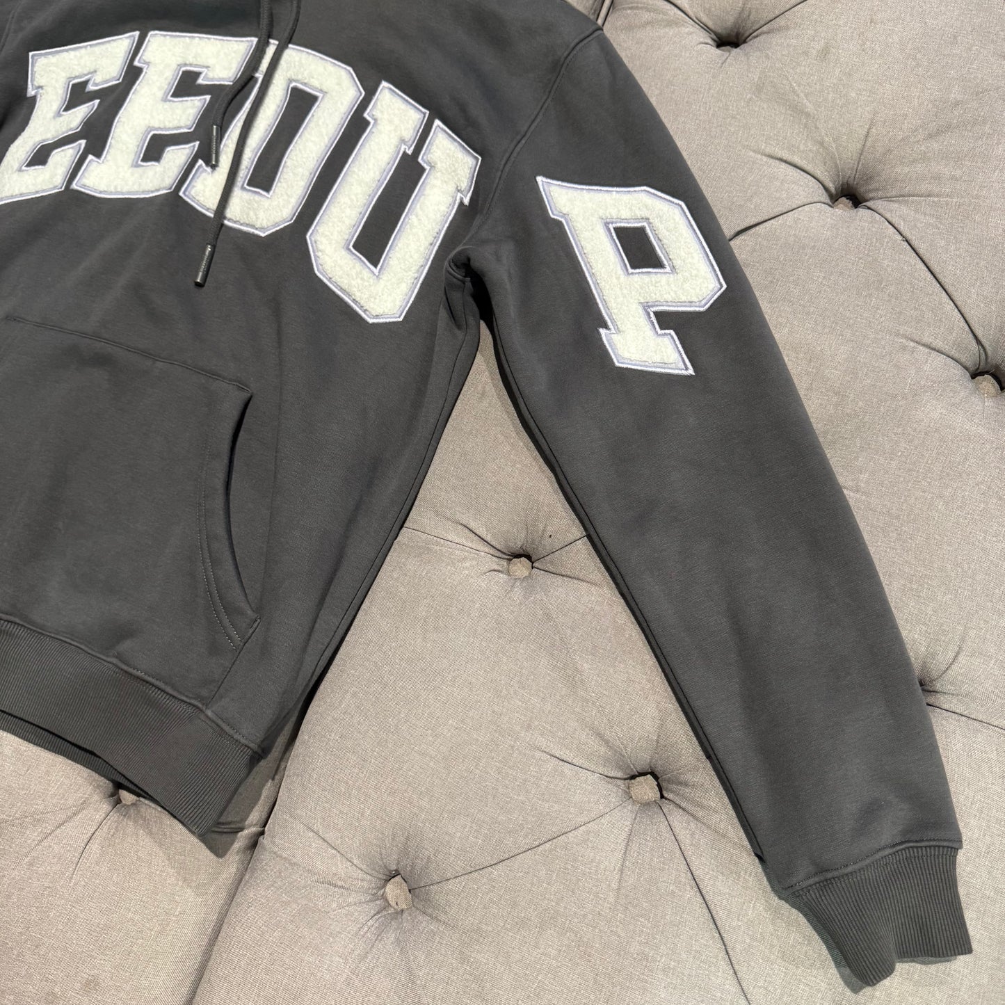 Geedup Team Logo Hoodie 'Ashpalt Grey White' (Second hand)