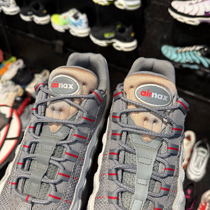 Nike Air Max 95 Essential 'Smoke Grey University Red' (Second hand)