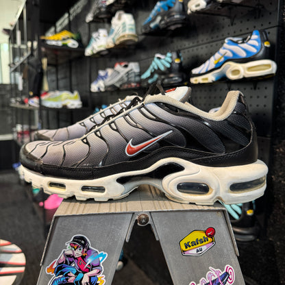 Nike Air Max Plus TN 'Smoke Grey Red' (Second hand)