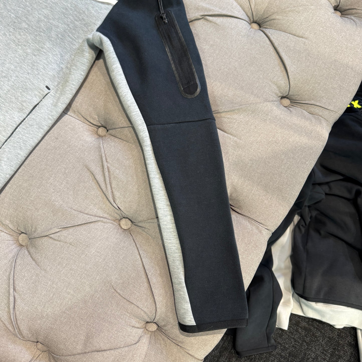 Nike Tech Fleece Jacket 'Grey Black' (Second hand)