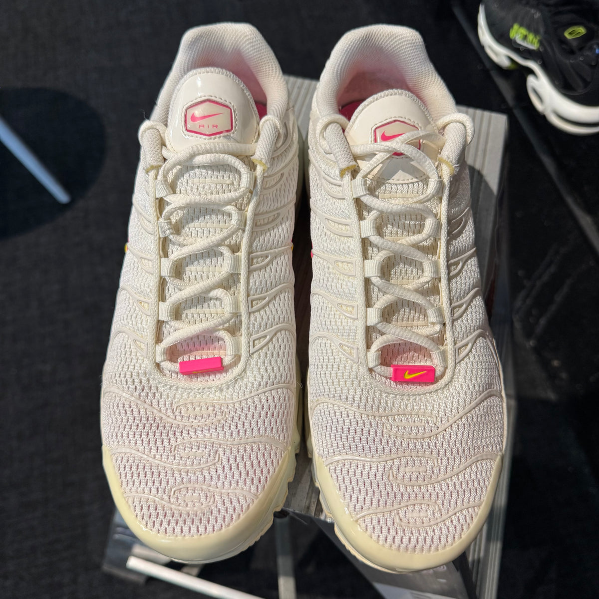Nike Air Max Plus TN 'Sail Digital Pink' (Second hand)