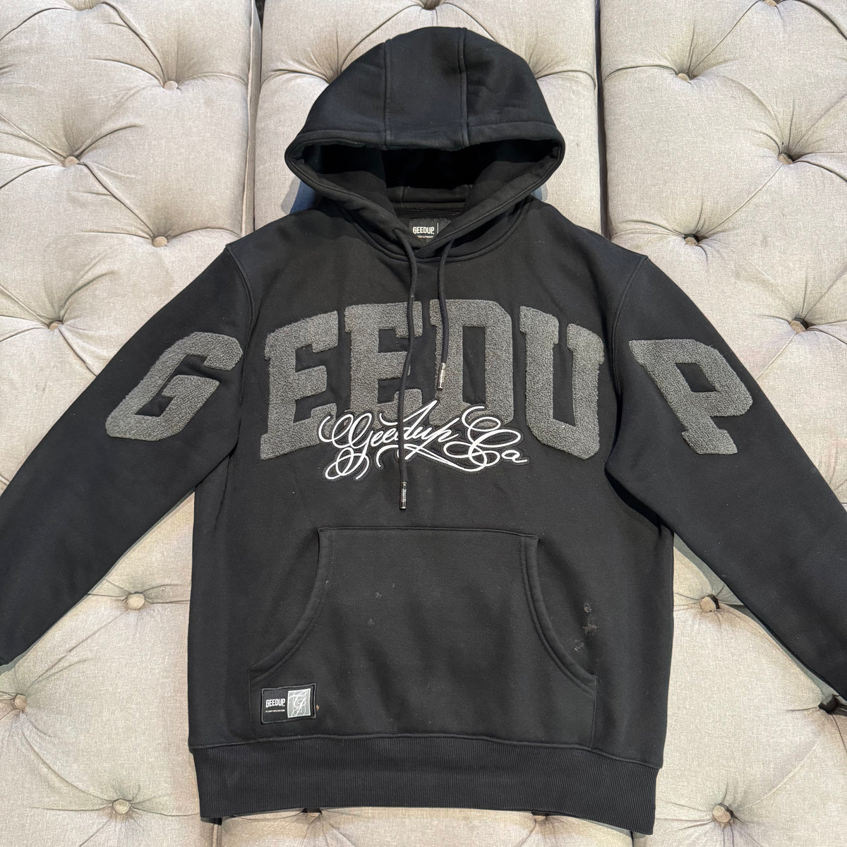 Geedup Team Logo Cursive Hoodie 'Black Grey' (Second hand)