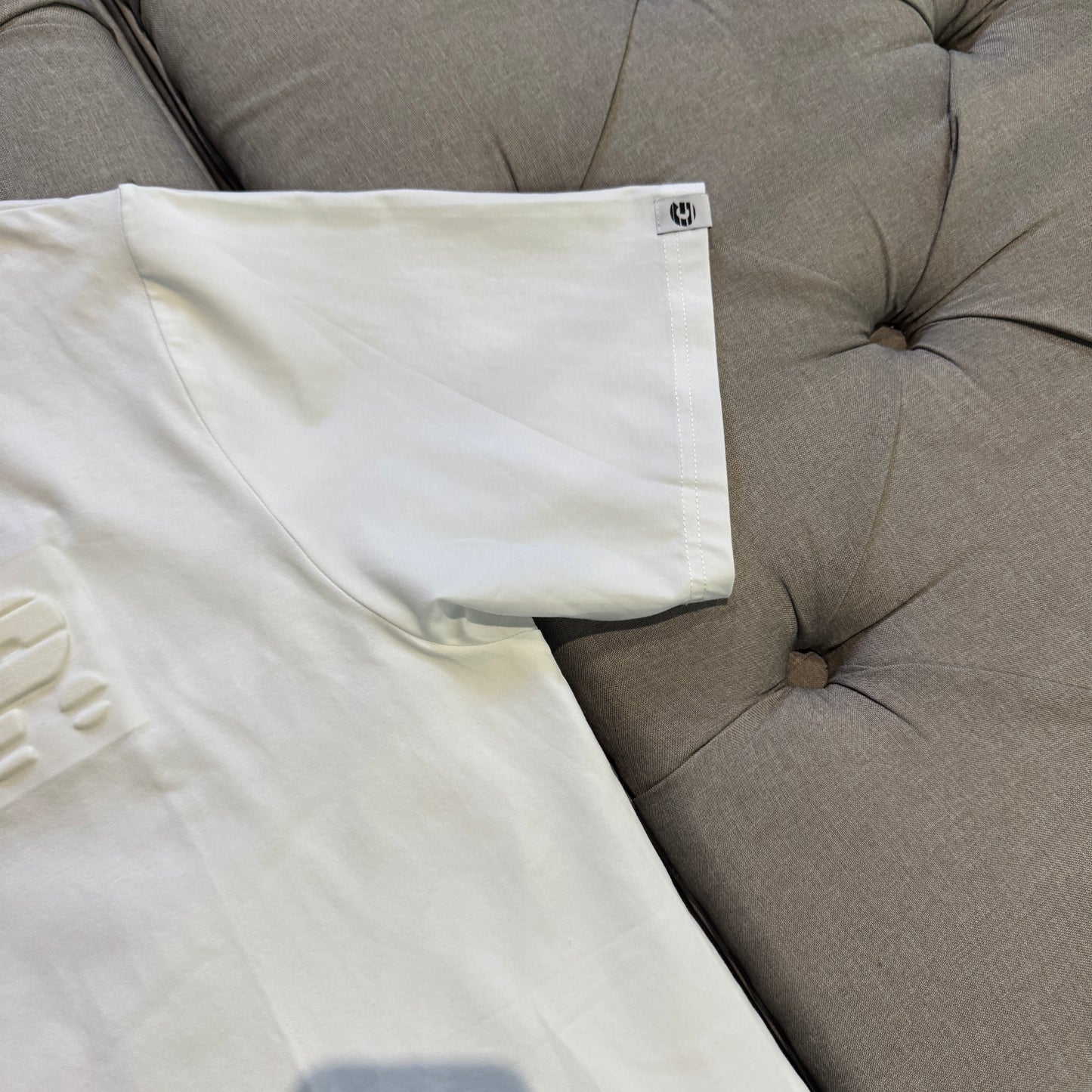 Geedup Embossed Logo Sportsman T-Shirt 'White' (Second hand)