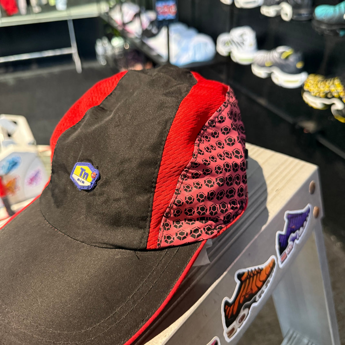 Nike Tri Panel Hexagon Gradient TN Cap 'Red Black Dusty Pink' 2003 (Second Hand)