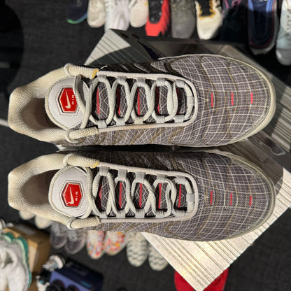 Nike Air Max Plus TN 'Wave Grid Grey' (Second hand)