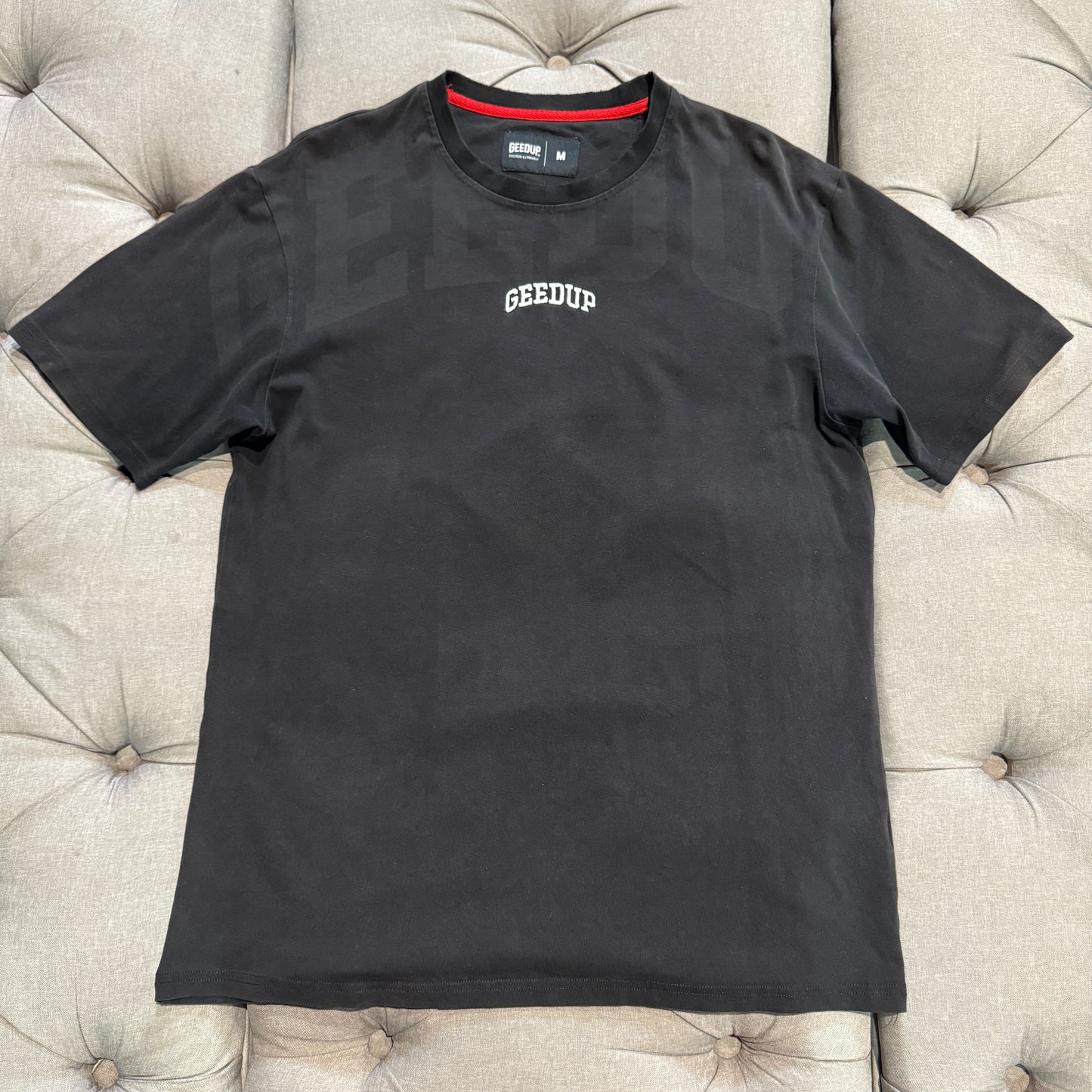 Geedup Shoulder Print Embroidered Logo T-Shirt 'Black' (Second hand)