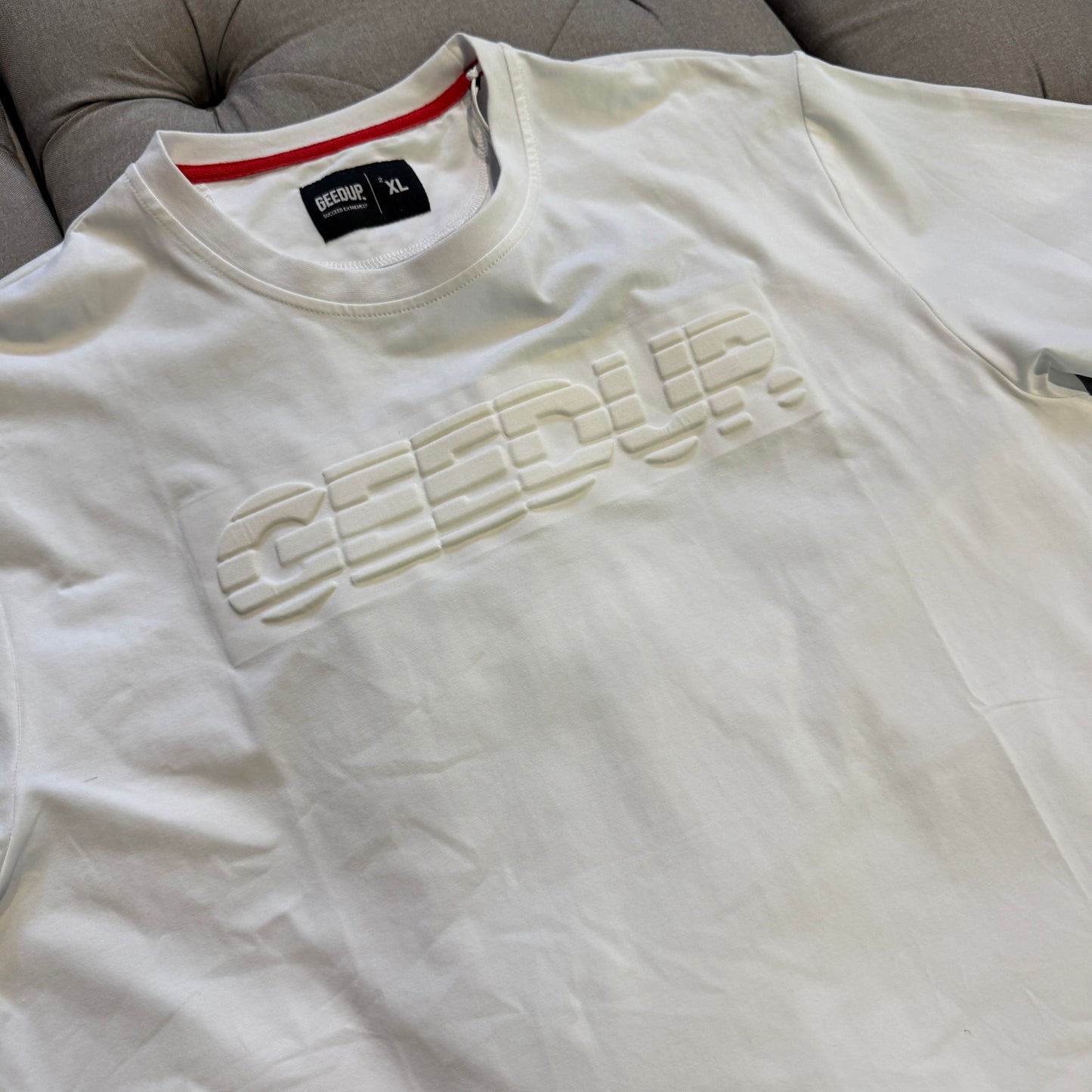 Geedup Embossed Logo Sportsman T-Shirt 'White' (Second hand)