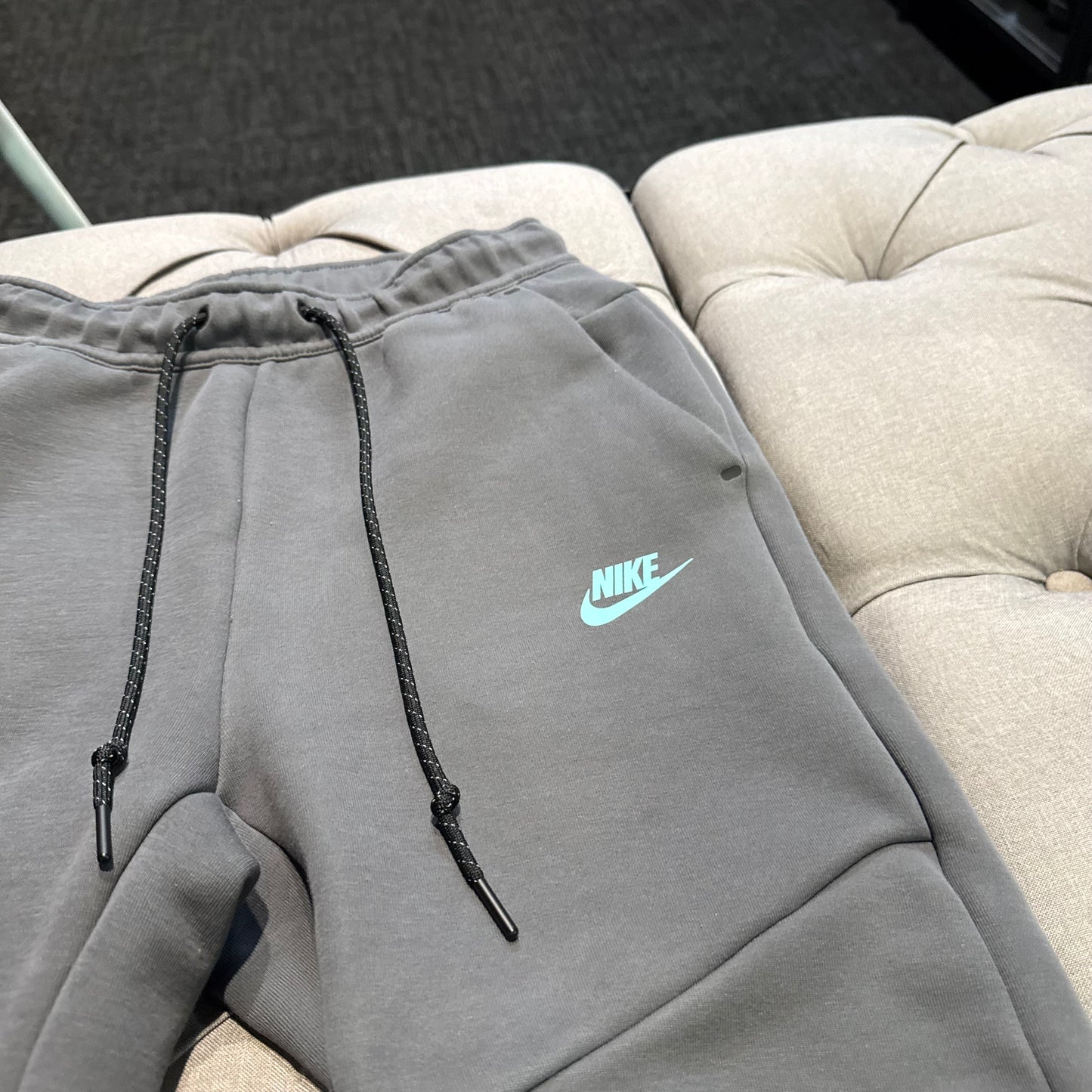 Nike Tech Fleece Pants 'Grey Aqua Teal' (Second hand)