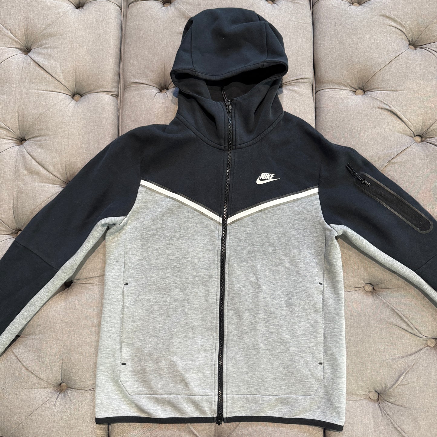 Nike Tech Fleece Jacket 'Grey Black' (Second hand)
