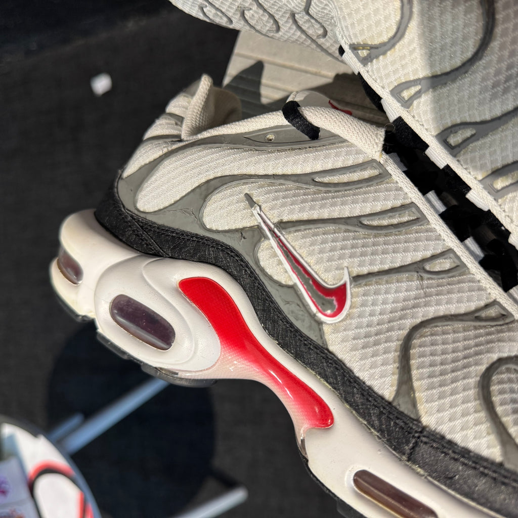 Nike Air Max Plus TN 'Photon Dust Particle Red' (Second hand)
