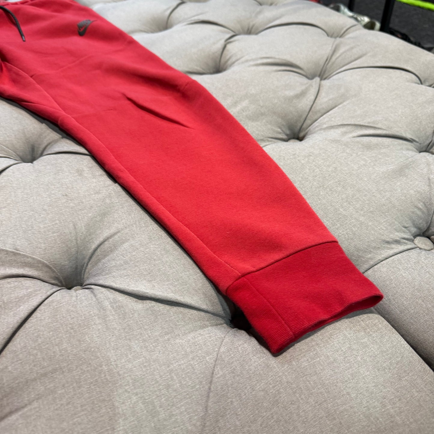 Nike Tech Fleece Track Pants 'Red' (Second hand)