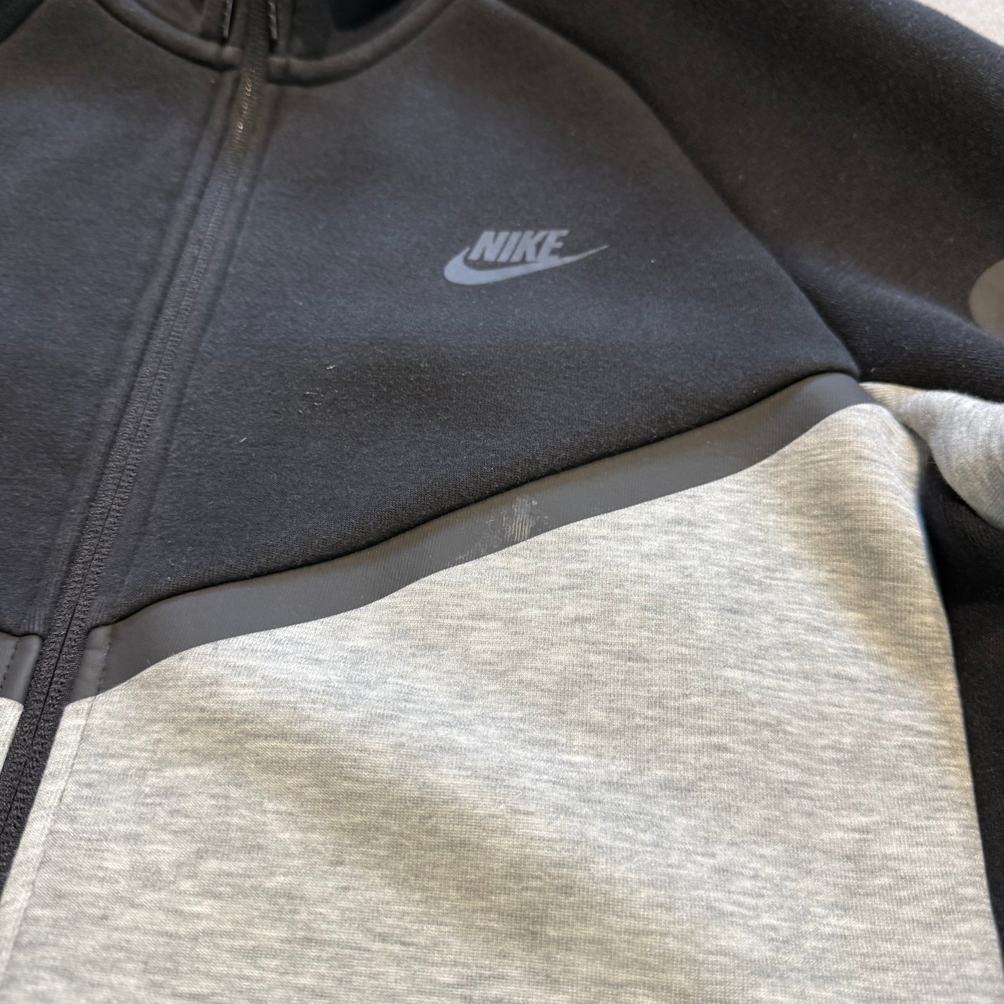 Nike Tech Fleece Hoodie 'Grey Black' (Second hand)