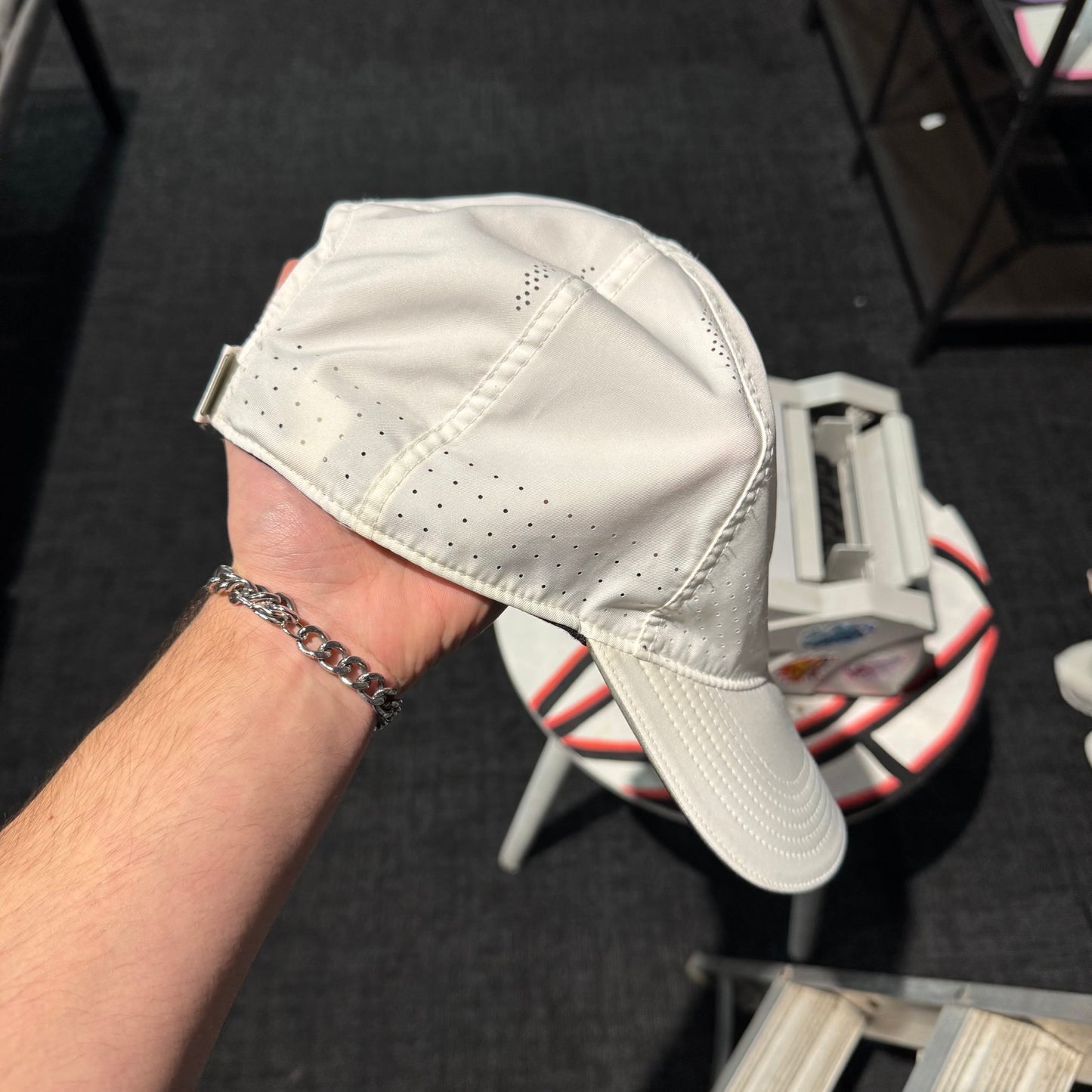 Nike Featherlight Hat 'White Reflective' (Second Hand)