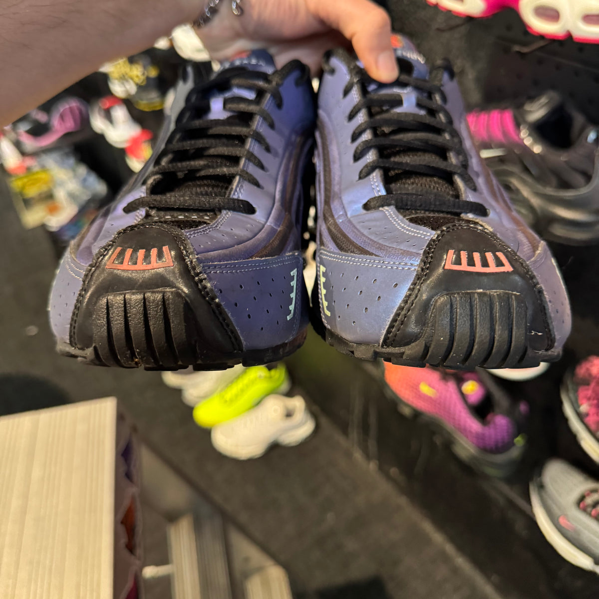 Nike Shox R4 'Iridescent Black' (Second hand)