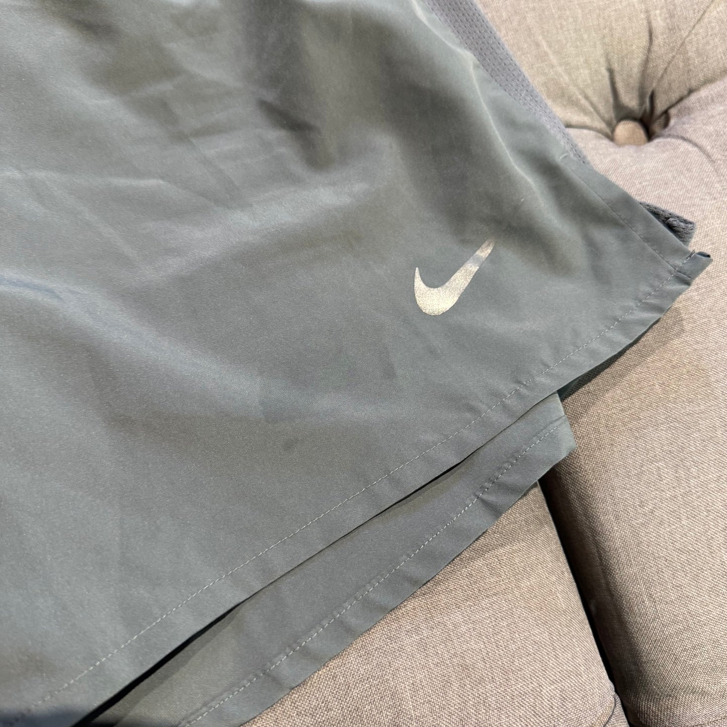 Nike Dri-Fit Challenger 7 Inch Unlined Shorts 'Grey' (Second hand)