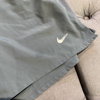 Nike Dri-Fit Challenger 7 Inch Unlined Shorts 'Grey' (Second hand)