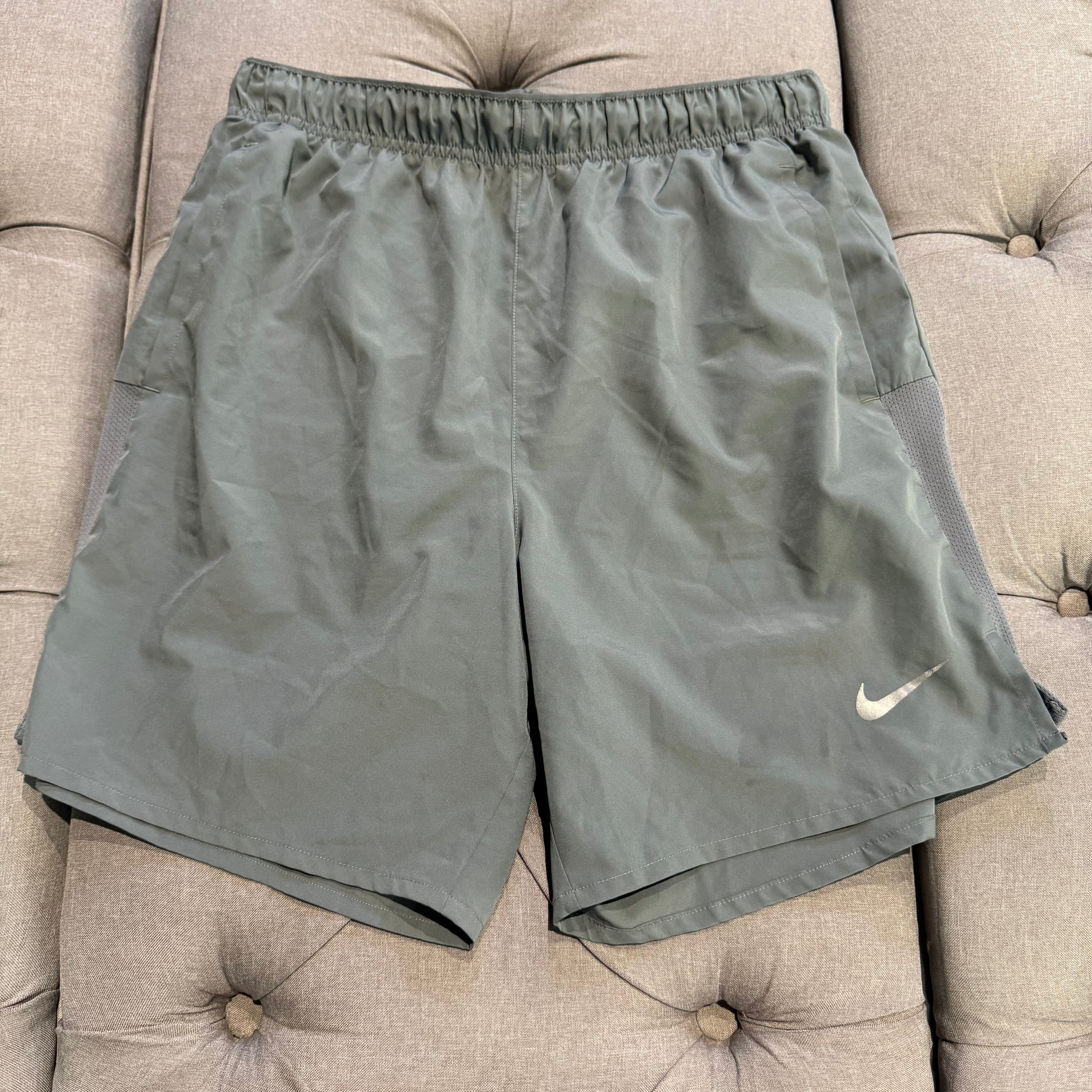 Nike Dri-Fit Challenger 7 Inch Unlined Shorts 'Grey' (Second hand)