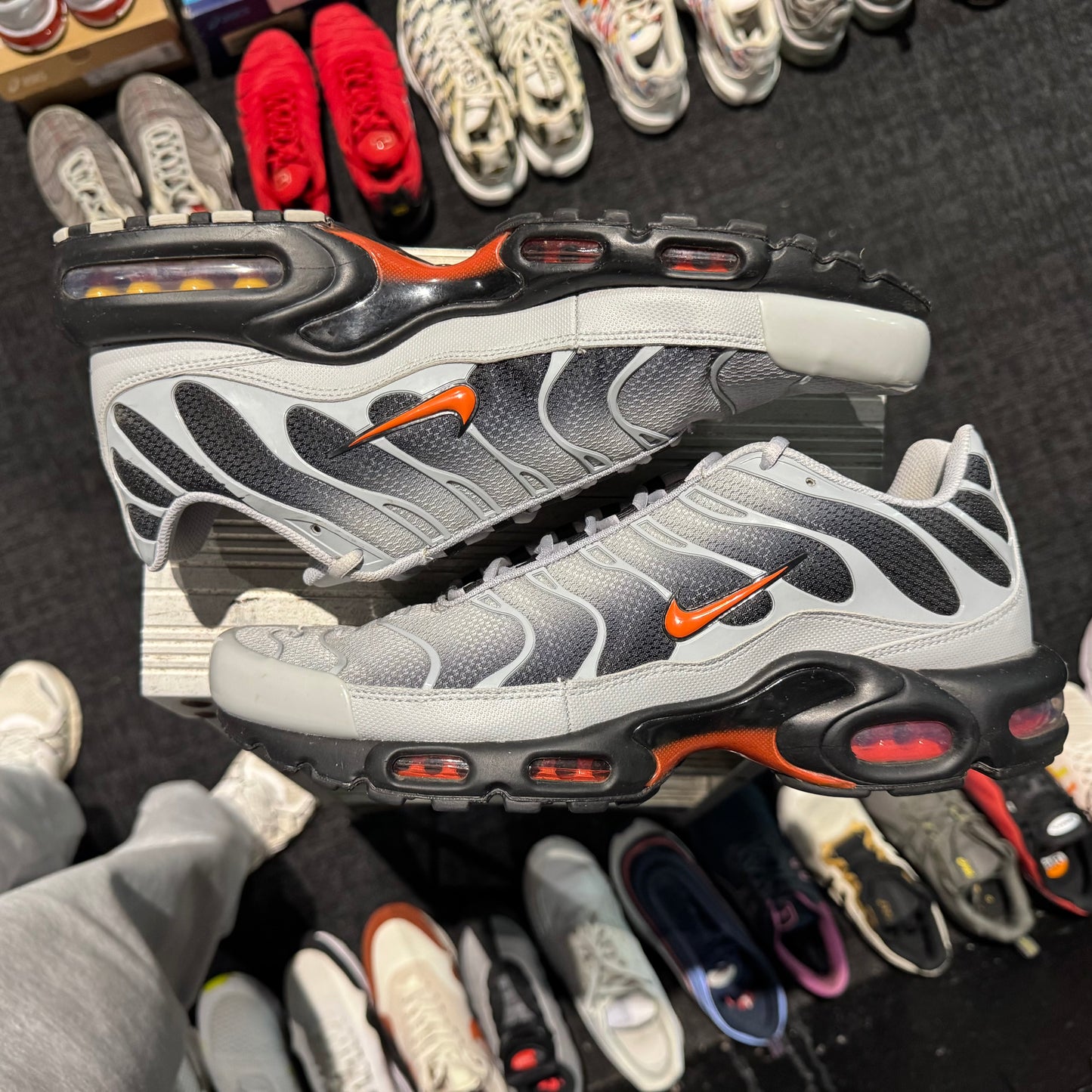 Nike Air Max Plus TN 'Wolf Grey Picante Red' (Second hand)