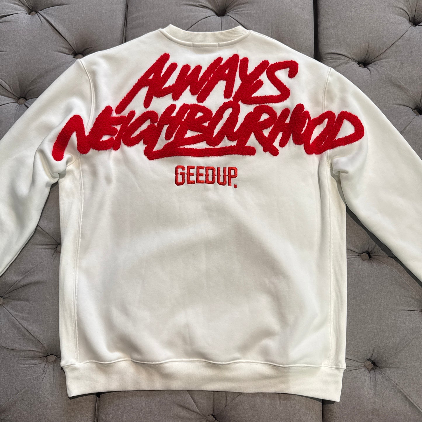 Geedup Always Neighbourhood Crewneck 'White Red' (Second hand)