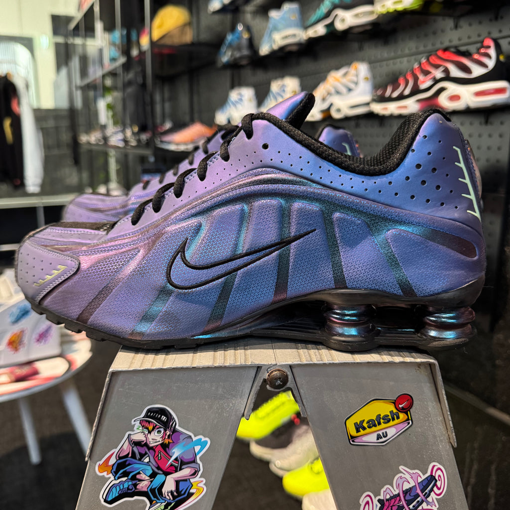 Nike Shox R4 'Iridescent Black' (Second hand)