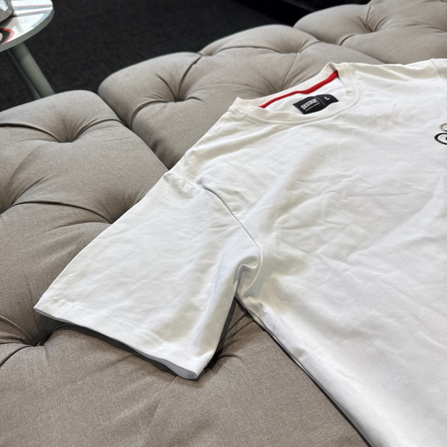 Geedup Handstyle Embroided T-shirt 'White Black' (Second hand)