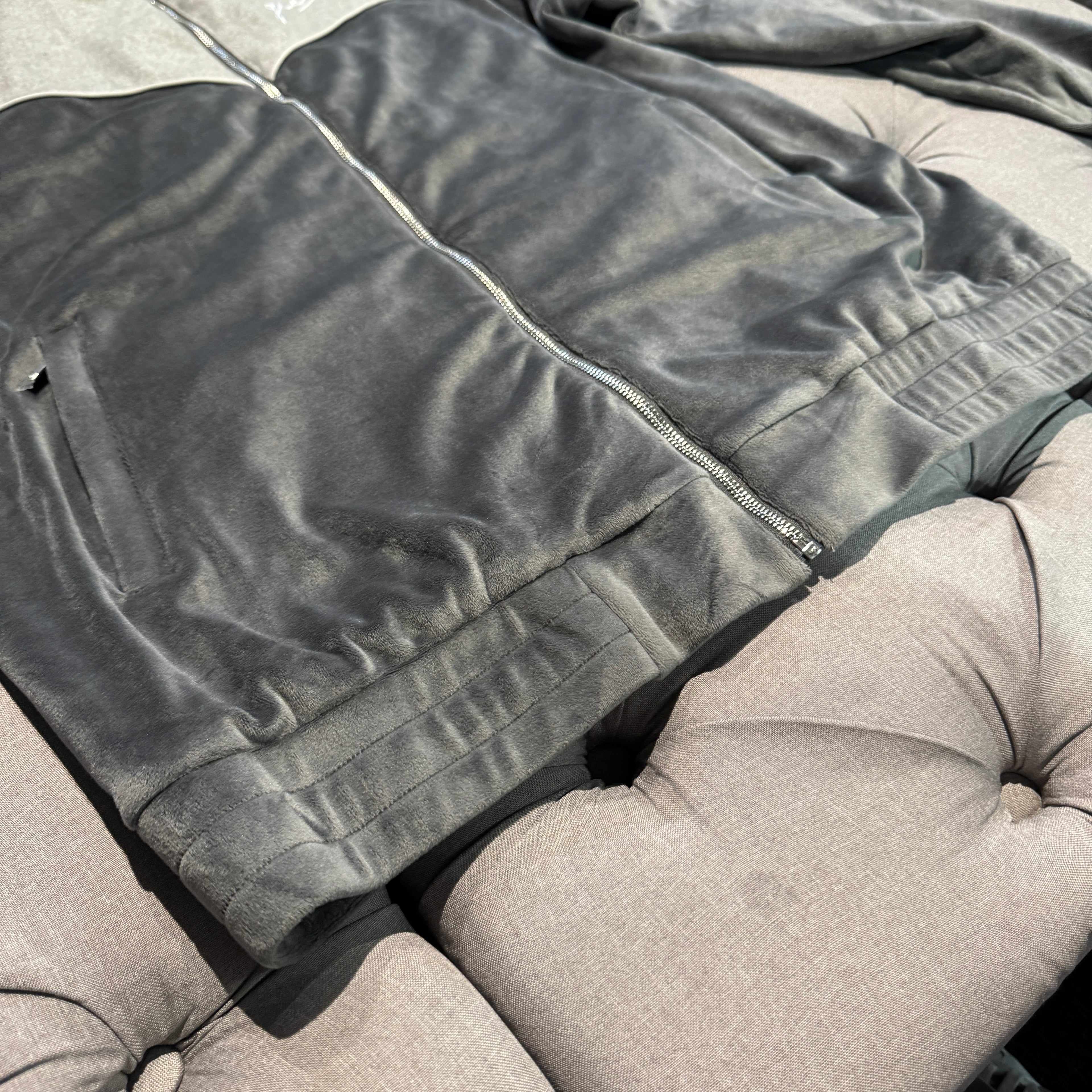 Geedup Script Fleece/Velvet Zip-Up Jacket 'Grey' (Second hand)
