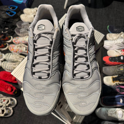 Nike Air Max Plus TN 'Wolf Grey Picante Red' (Second hand)