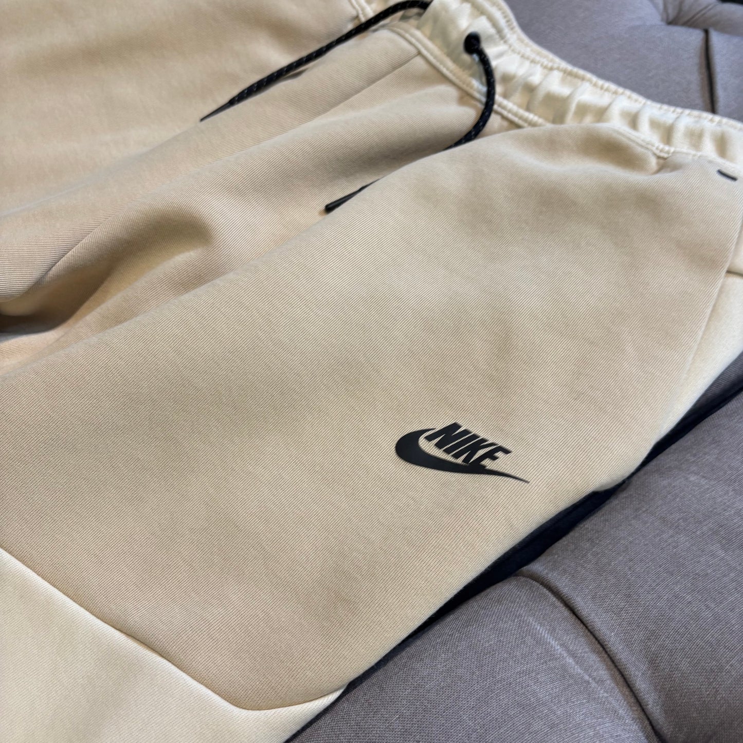 Nike Tech Fleece Pants 'Buttercream' (Second hand)