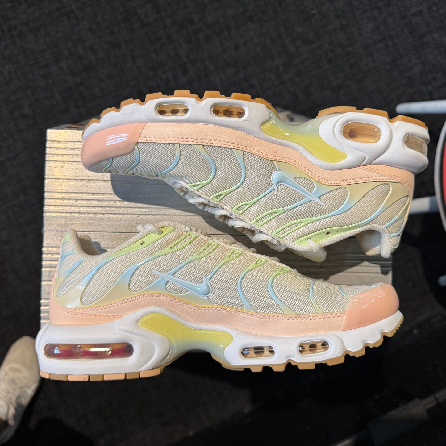 Nike Air Max Plus TN 'Crimson Tint Pale Ivory' (Second hand)