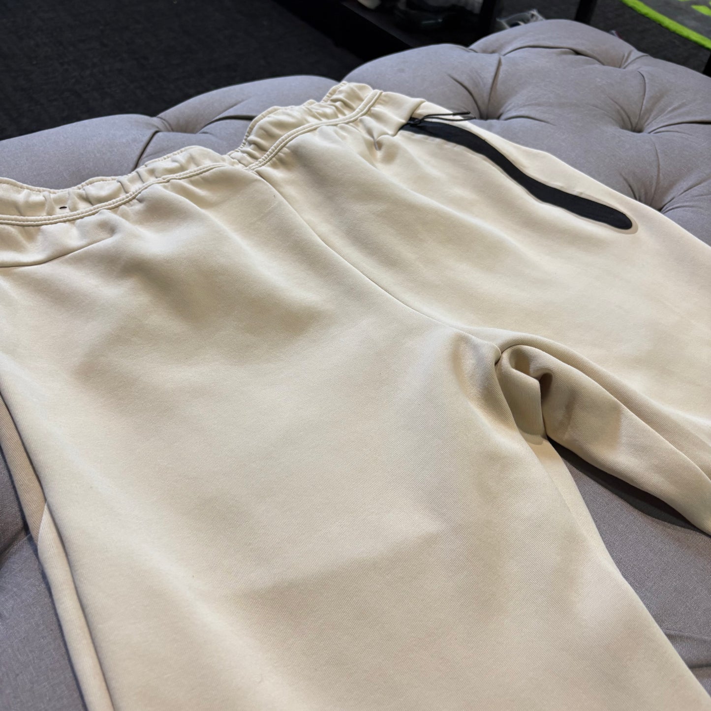 Nike Tech Fleece Pants 'Buttercream' (Second hand)