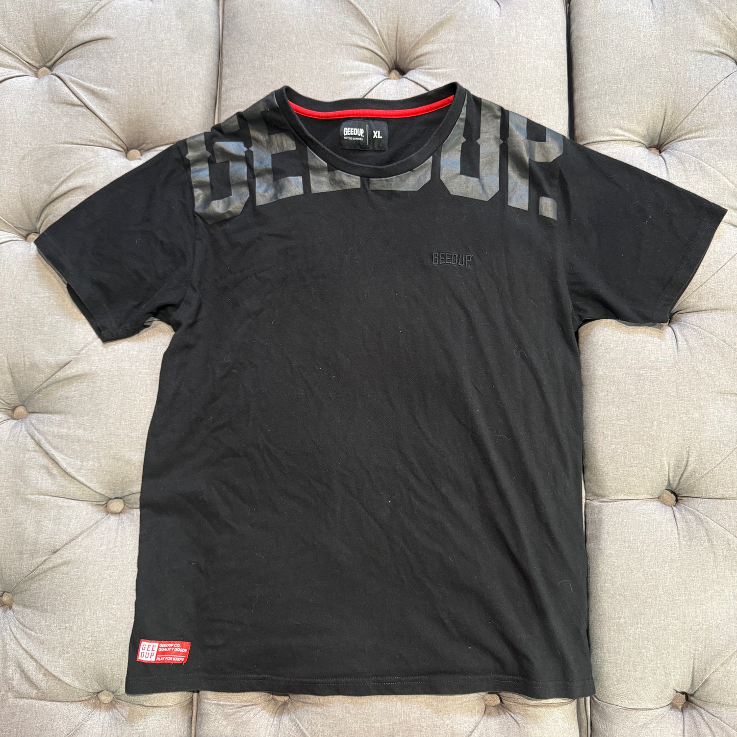 Geedup Small Embroided Logo T-shirt 'Blackout' (Second hand)