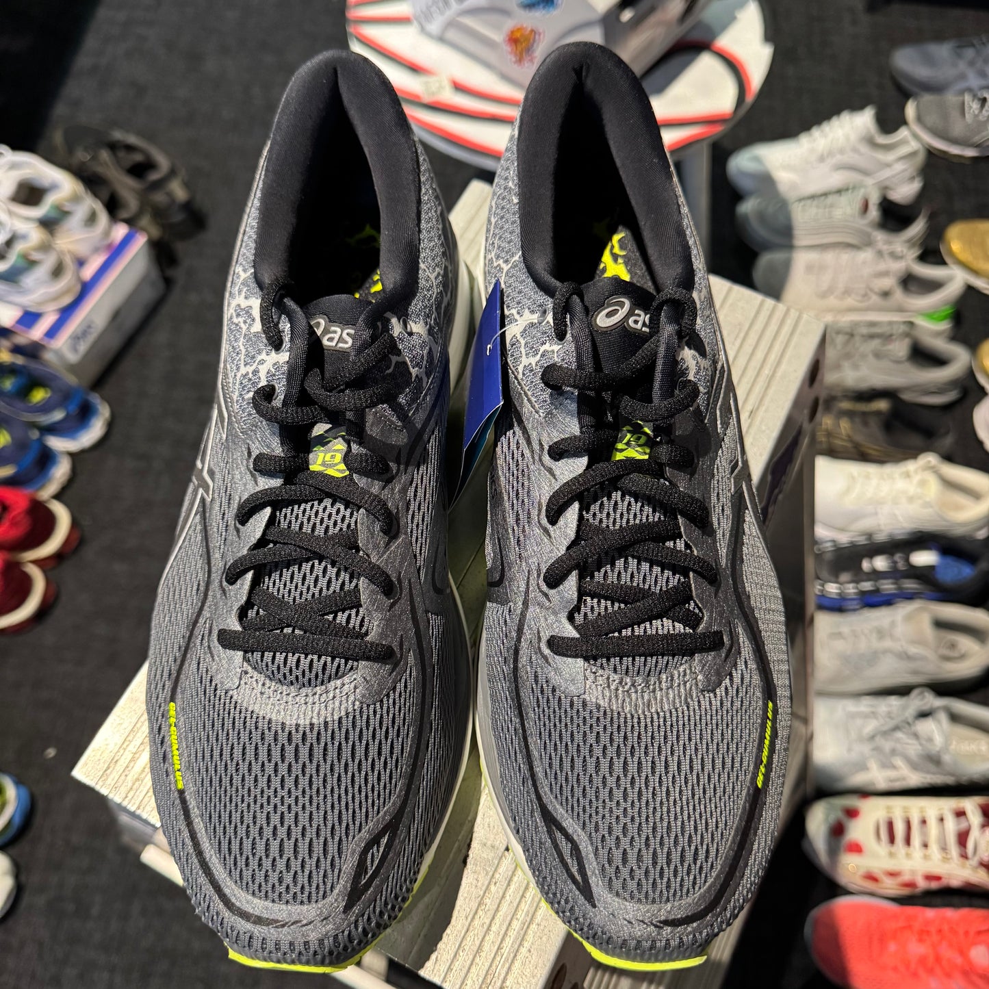 Asics Cumulus 19 Lite Show 'Carbon Black Safety Yellow' (Brand New)