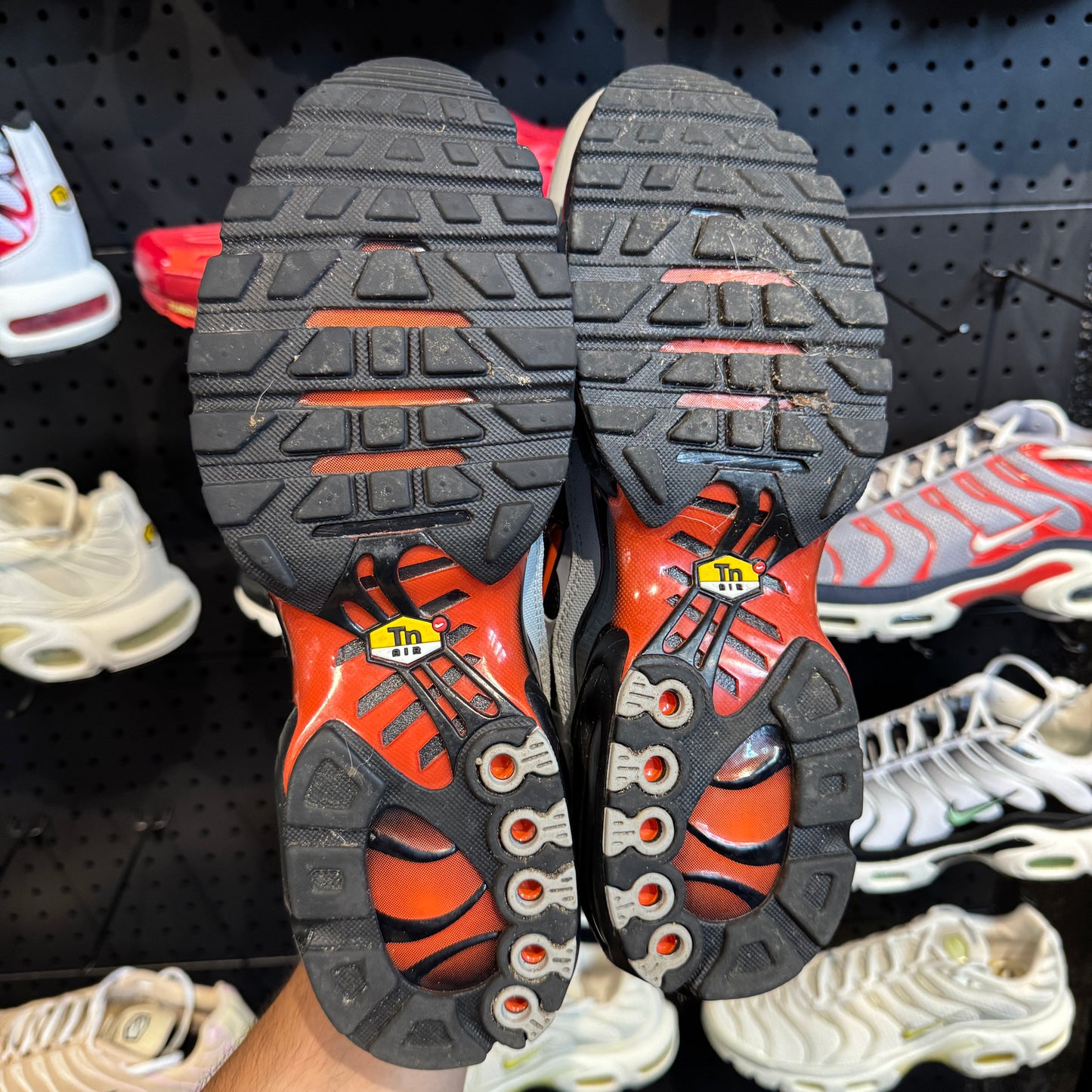 Nike Air Max Plus TN 'Wolf Grey Picante Red' (Second hand)