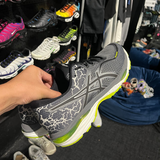 Asics Gel-Cumulus 19 'Lite-show Carbon Black Neon' (Second hand)