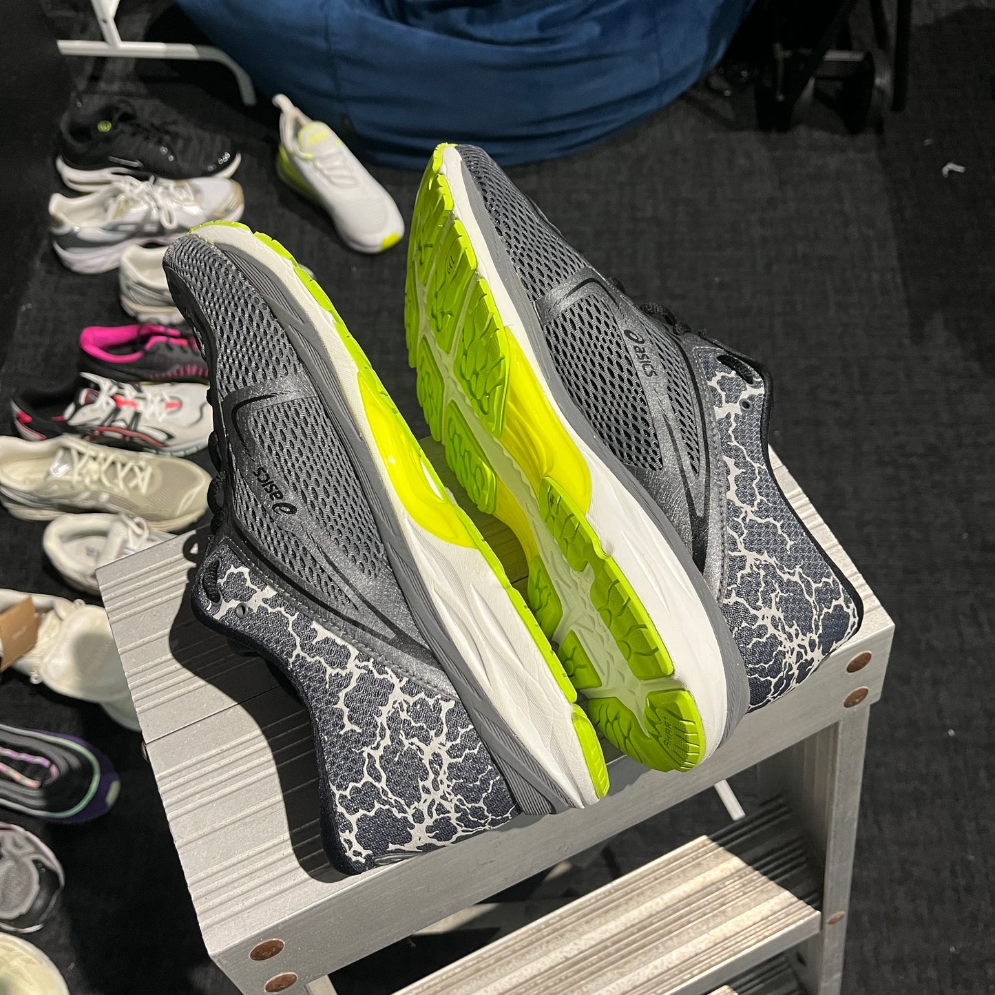 Asics Gel-Cumulus 19 'Lite-show Carbon Black Neon' (Second hand)