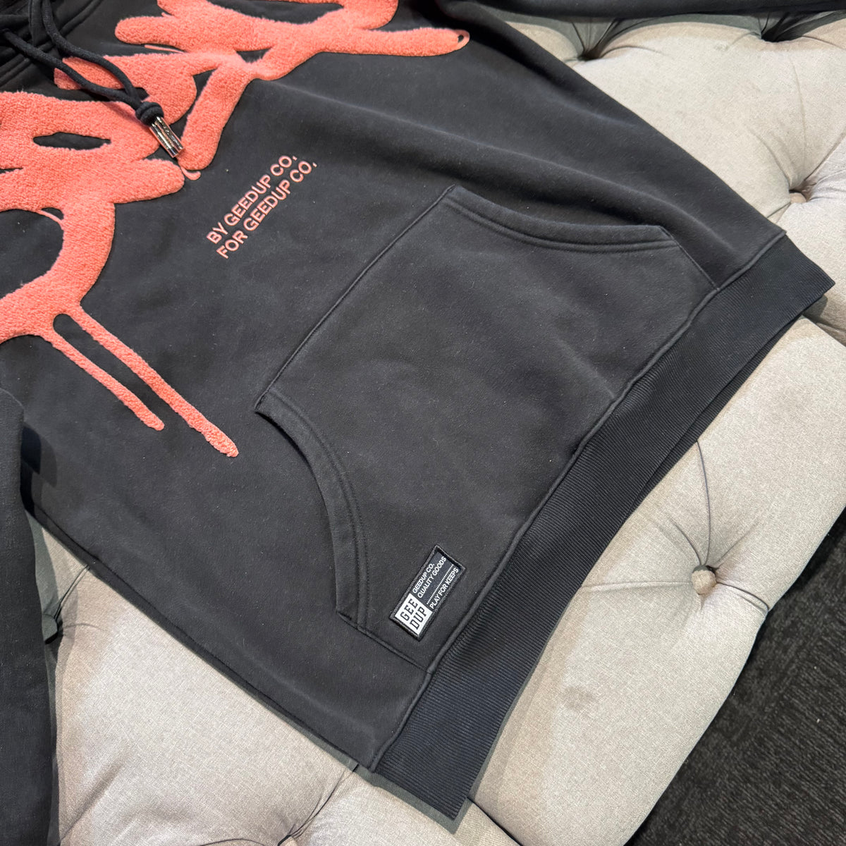 Geedup Handstyle Hoodie 'Black Peach' (Second hand)